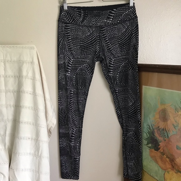 Beyond Yoga Lux Spotted Leggings from Iowa by Namaste - Picture 10 of 10